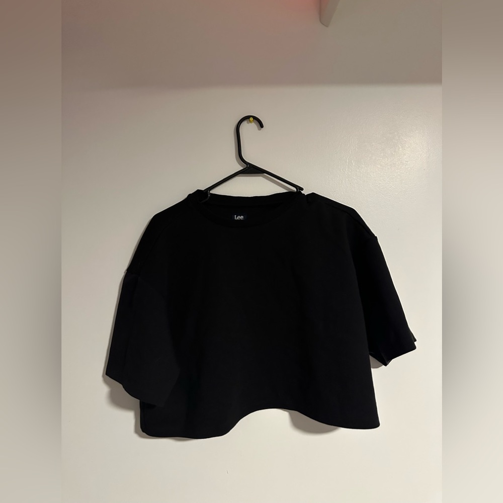 Black Lee crop top